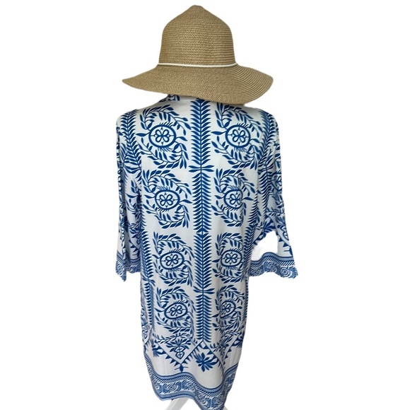 Beautiful Blue and White V-Neck 3/4 Sleeve Dress Size Medium - Picture 3 of 9